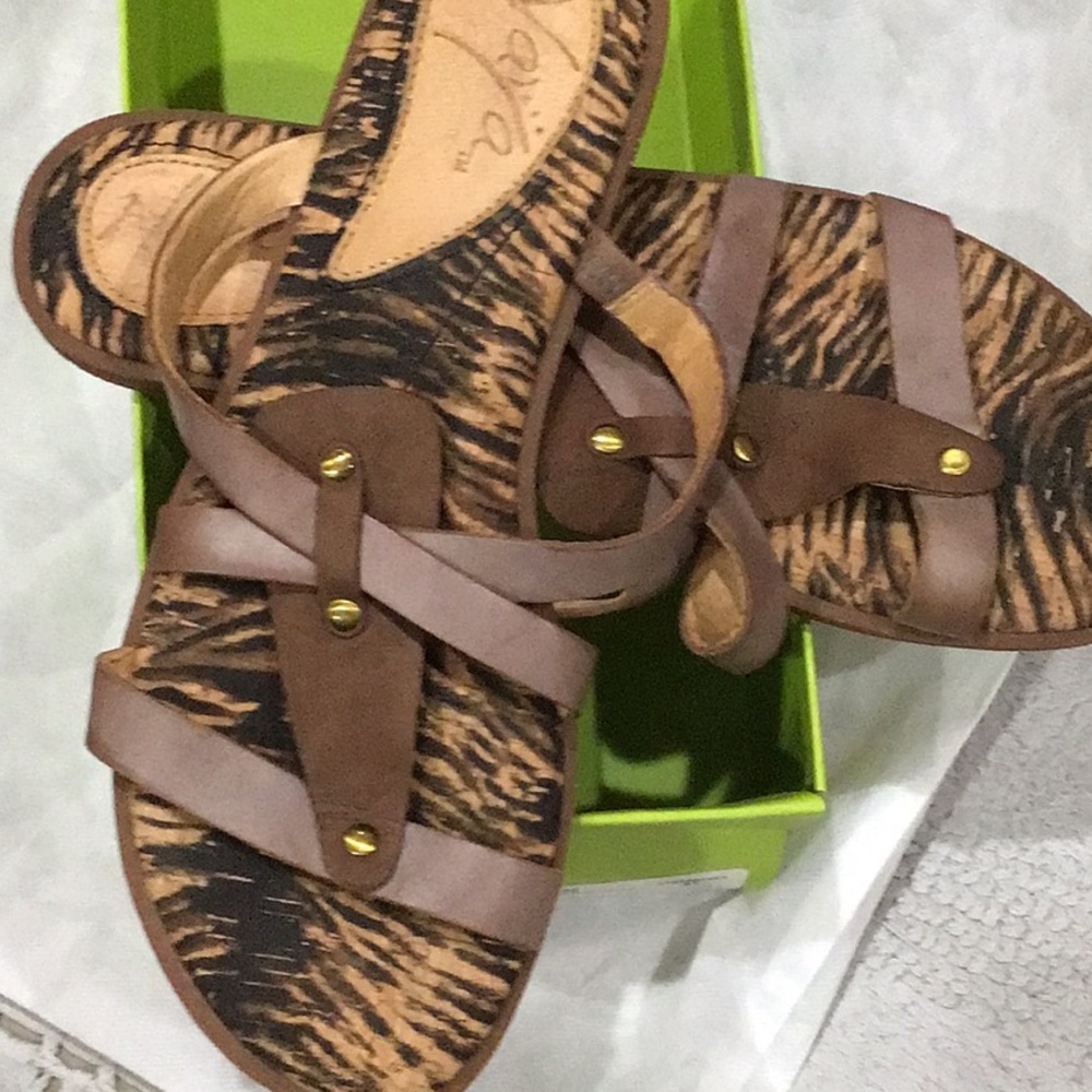 Naya new in  box leather comfort slides.  Coffee bean. Size 8.5.